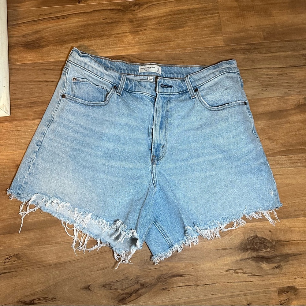 Abercrombie & Fitch The dad short high rise size 16 / 33
